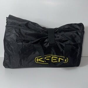 Keen traveling blanket. Black/yellow
